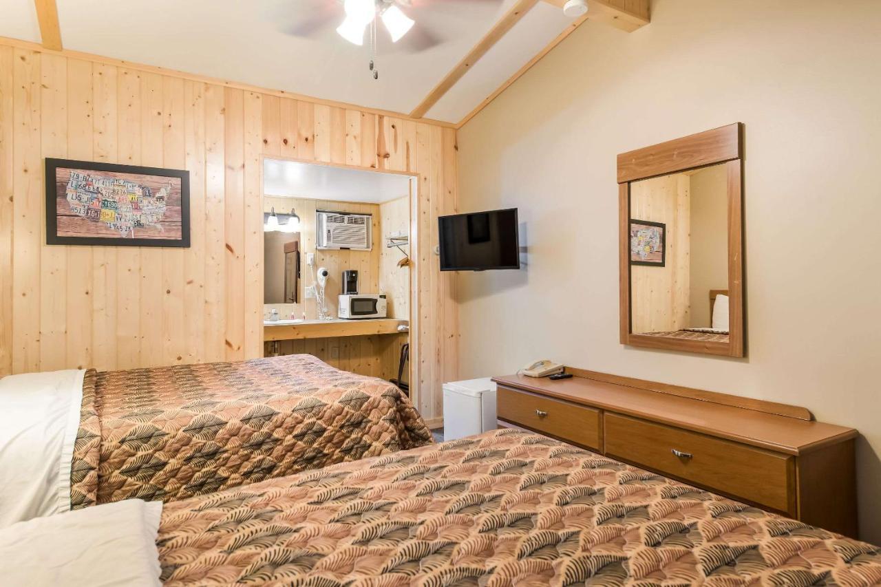 Econo Lodge Rice Lake Kültér fotó